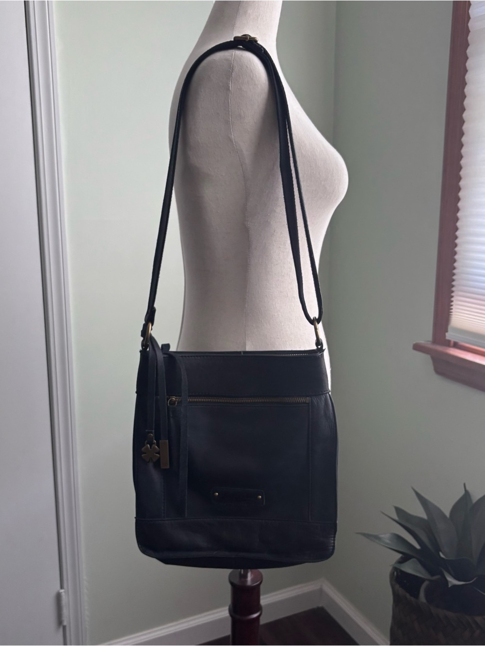 Lucky brand navy Leather Crossbody Shoulder Bag zip pockets